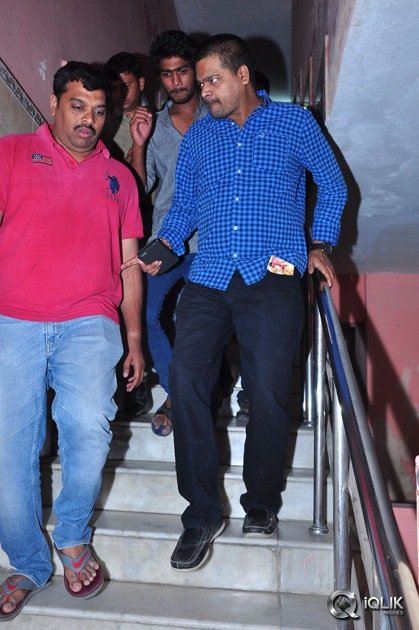 Sardaar-Gabbar-Singh-Movie-Hungama-at-Arjun-Theater